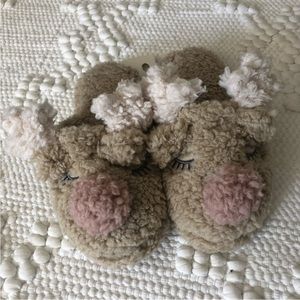 MOVING SALE | Buy by 2/21 | The cutest slippers 🥰